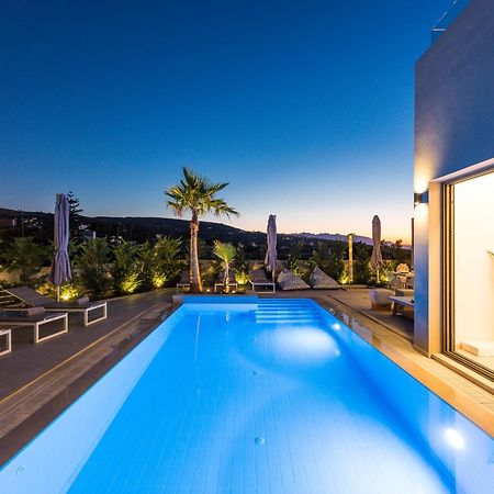 Vasilios Villa, With Pool, Gym & Close To Beach, By Thinkvilla Loutra 外观 照片