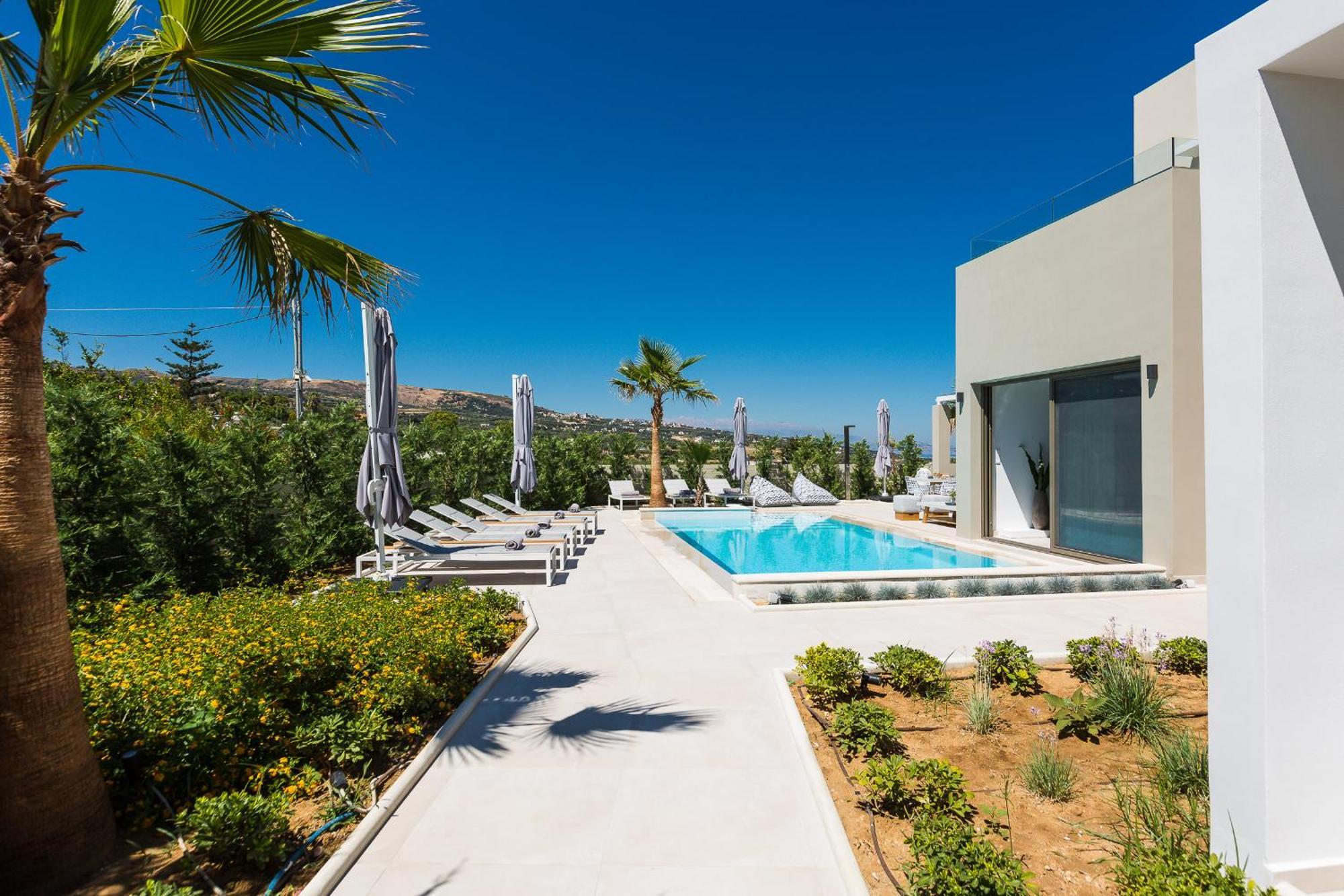 Vasilios Villa, With Pool, Gym & Close To Beach, By Thinkvilla Loutra 外观 照片