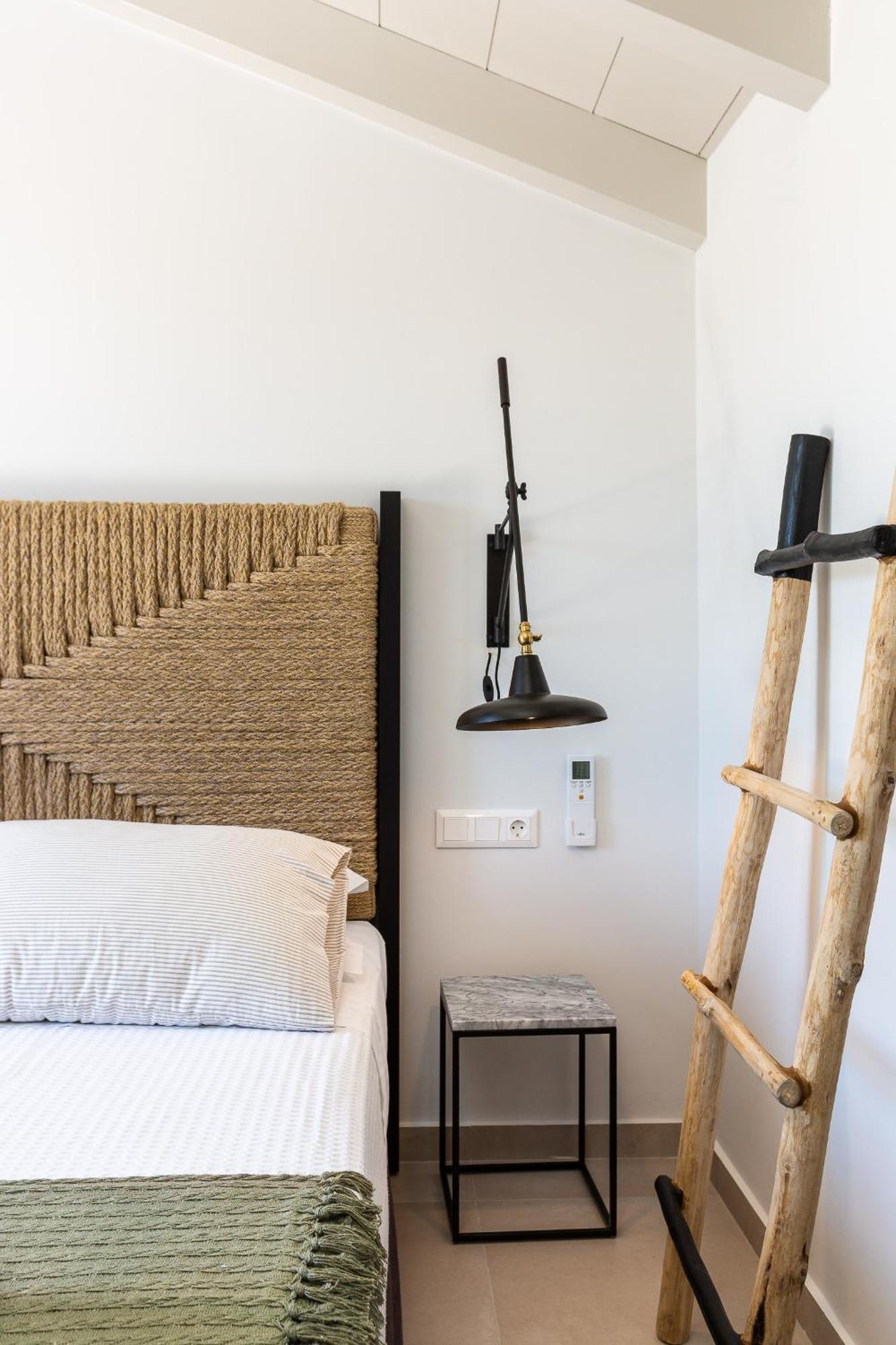 Vasilios Villa, With Pool, Gym & Close To Beach, By Thinkvilla Loutra 外观 照片