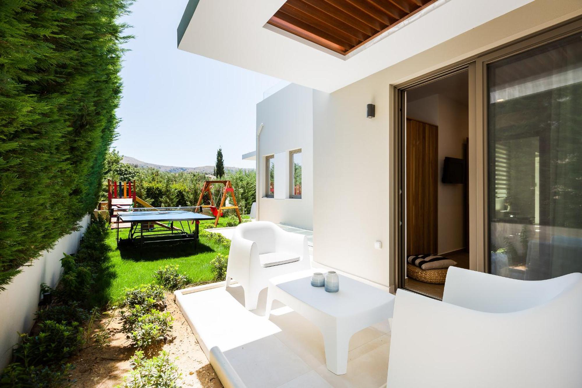 Vasilios Villa, With Pool, Gym & Close To Beach, By Thinkvilla Loutra 外观 照片