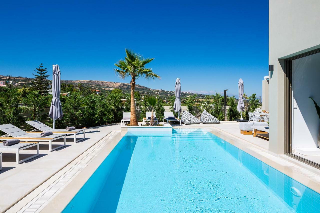 Vasilios Villa, With Pool, Gym & Close To Beach, By Thinkvilla Loutra 外观 照片